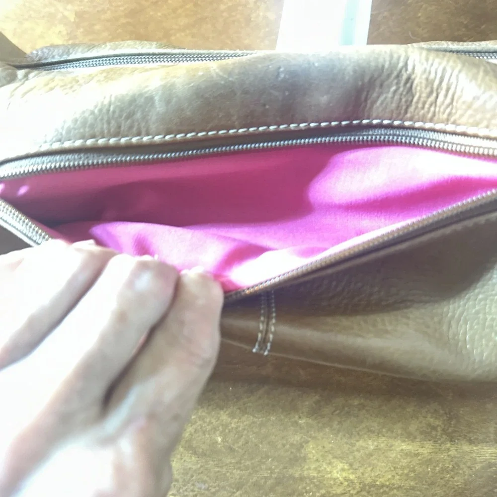 STONE MOUNTAIN tan Pebble Leather Baguette Purse Pink Inside
